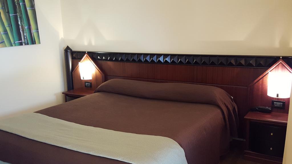 Hotel Motel Flower Novi Ligure Ngoại thất bức ảnh