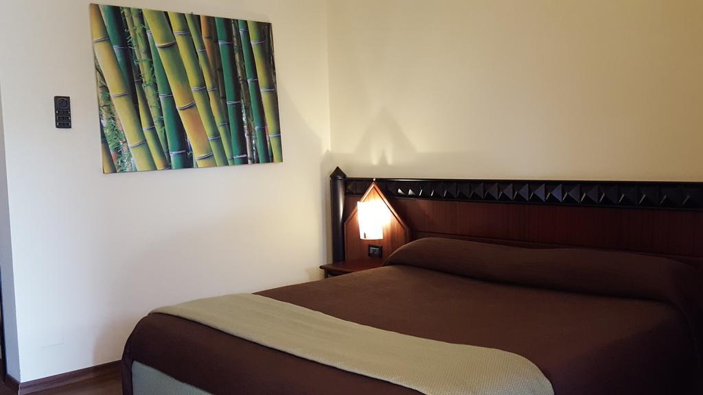 Hotel Motel Flower Novi Ligure Ngoại thất bức ảnh